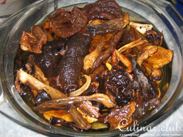 Картошка с грибами и мясом в горшочках