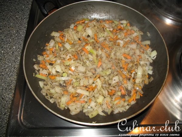 Рис с луком, морковкой и яйцом