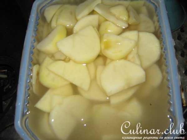Картошка с грибами и мясом в горшочках