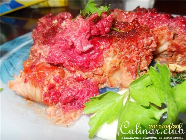 Рыбка запеченная под шубкой из свеклы