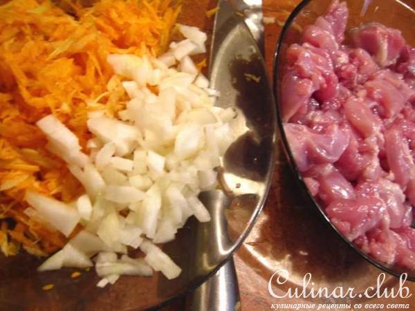 Гречка с курицей и шампиньонами в горшочках