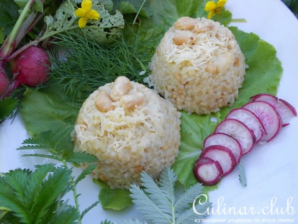 Каша булгур с сыром и орехами