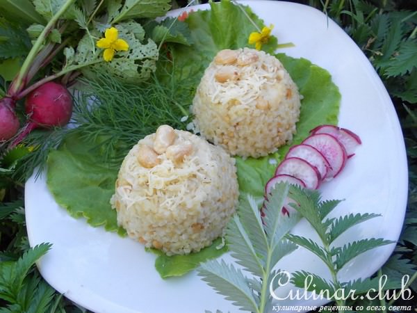 Каша булгур с сыром и орехами