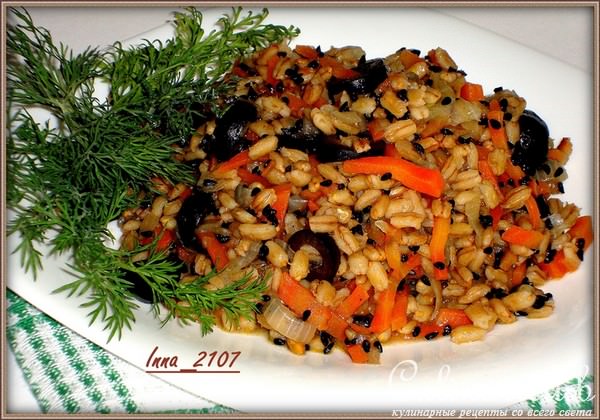 Перловый гарнир с маслинами