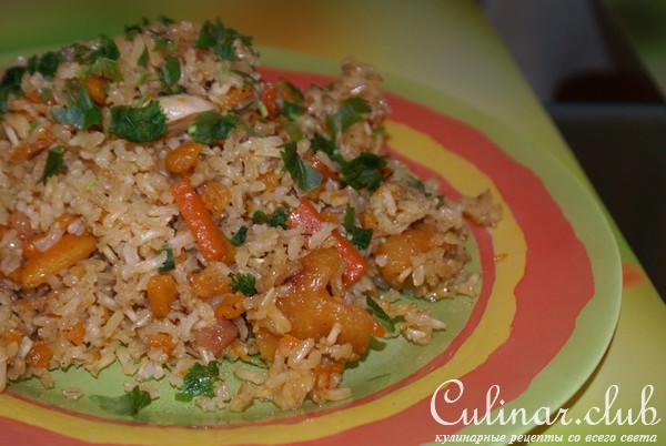 Плов из коричневого риса с тыквой, курагой и изюмом