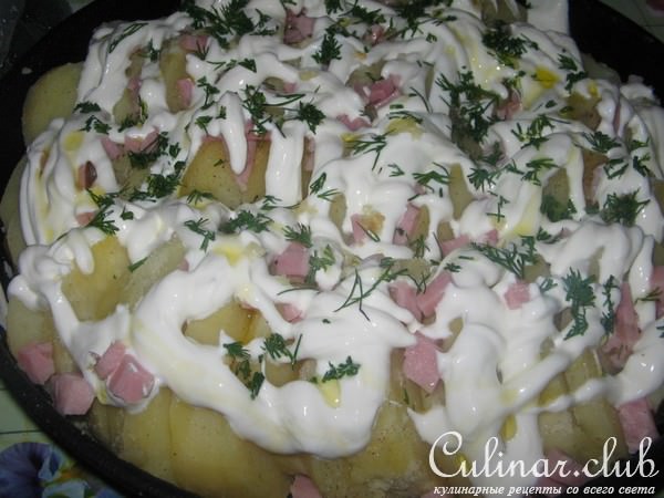 Картофель запеченный со сметаной.