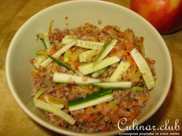 Гречневая каша с овощами и кедровыми орешками