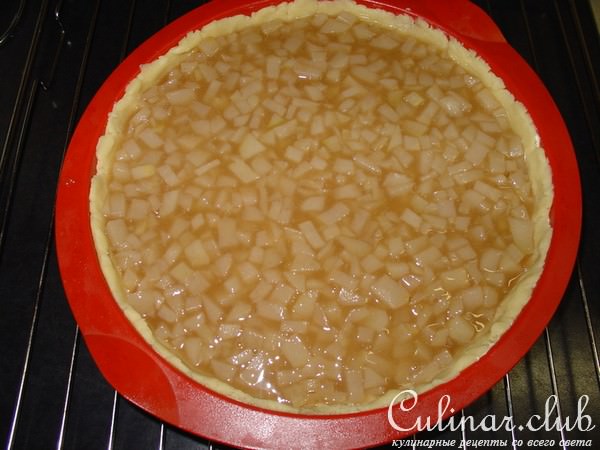 Пирог „Груши под снегом“.