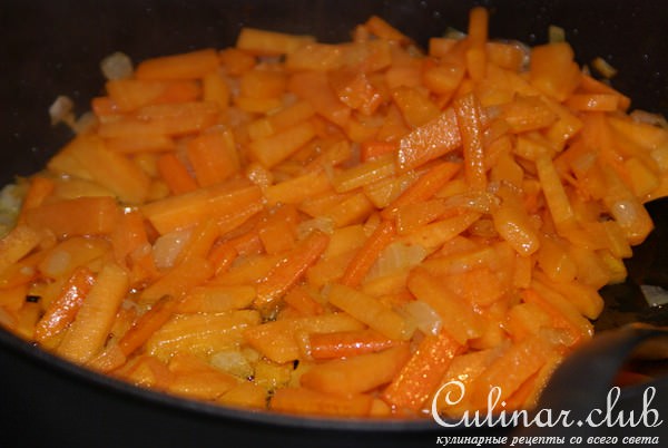 Плов из коричневого риса с тыквой, курагой и изюмом
