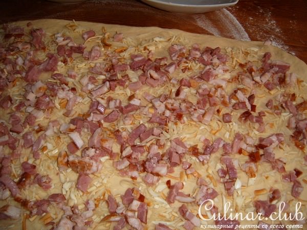 ХЛЕБНЫЕ РОЛИКИ С СЫРОМ И САЛОМ „BACON”