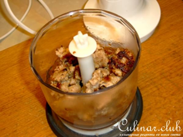 Фаршированные шампиньоны c сыром на шпажках в тесте