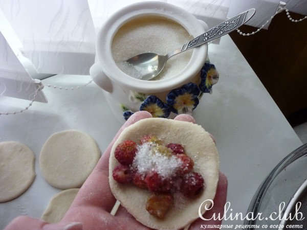 Вареники с клубникой