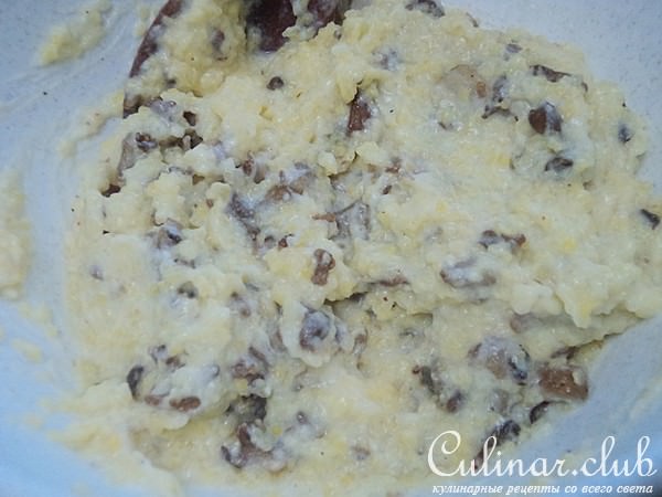 Суфле из поленты с вешенками и соусом с эстрагоном.