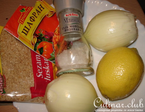 Филе морской рыбки с кунжутом под шафрановым соусом