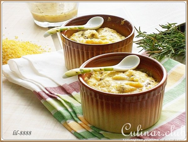 Суфле из поленты с вешенками и соусом с эстрагоном.