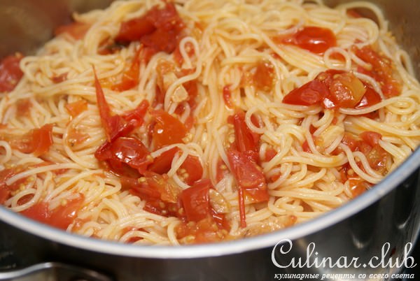 Роллы из баклажанов со спагетти с сыром 