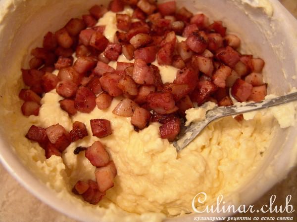 Чизкейк с беконом и грибами