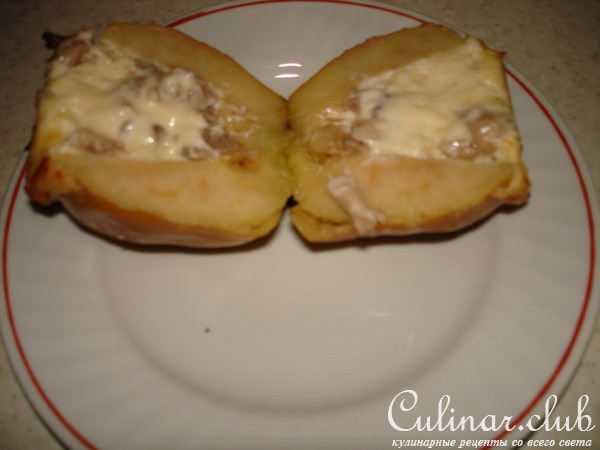 Яблоки, фаршированные курицей и сыром