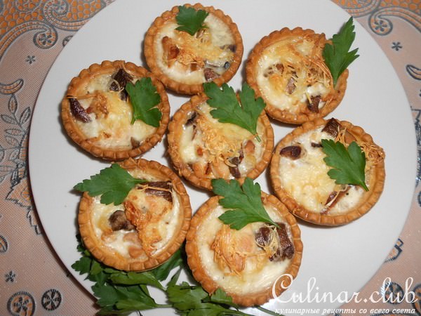 Запеченная курица с грибами в тарталетках