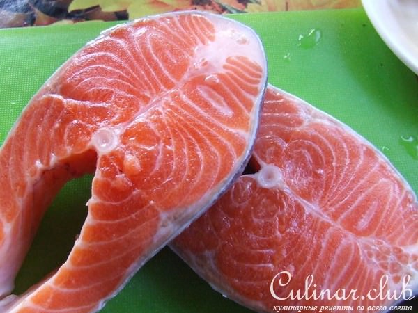 стейки семги маринованные и приготовленные на углях