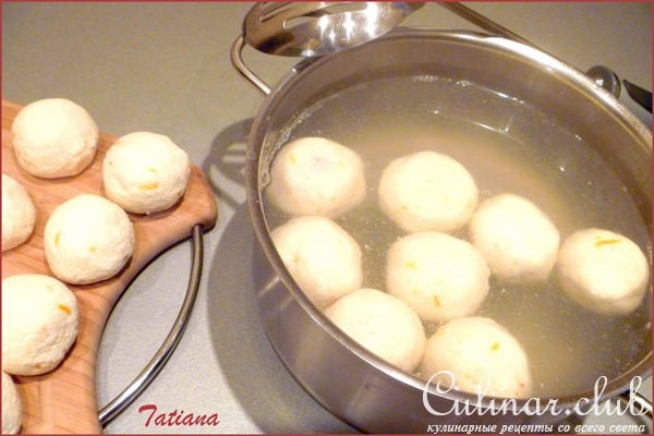 Творожные клецки с клубникой