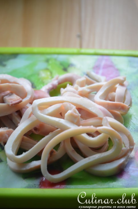 Кальмары,тушенные с перцем и кунжутом