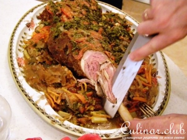 Баранья нога тушенная