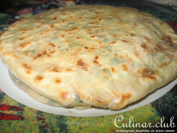 Чуду с брынзой, черемшой и сушеными томатами