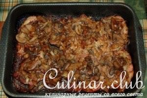 Мясо в смородиново-томатной закваске с грибами