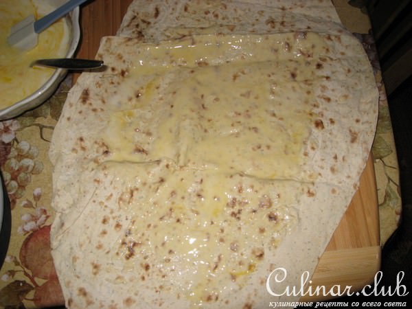 Пирог из лаваша с сыром
