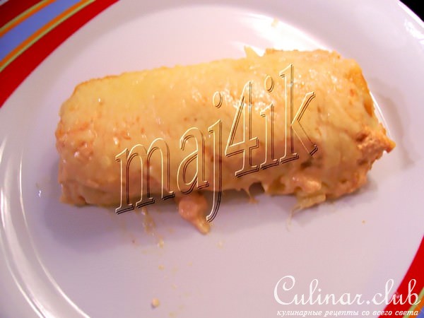 Блинные рулетики с начинкой запечённые под соусом