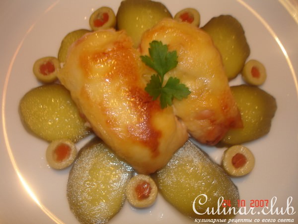 Куриные рулеты с грушей под сыром