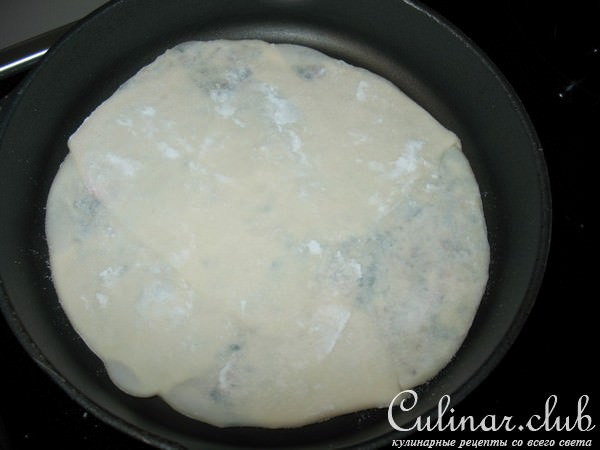 Чуду с брынзой, черемшой и сушеными томатами