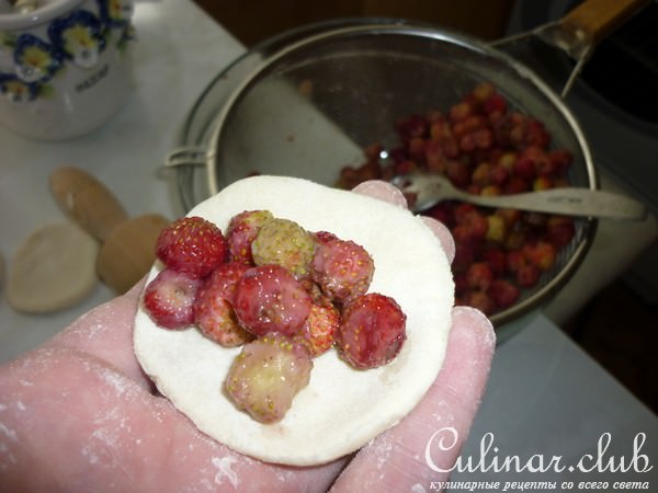 Вареники с клубникой