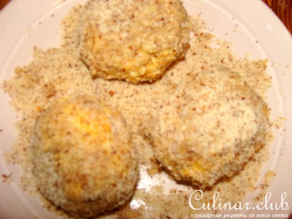 Котлетки из сыра с пикантной начинкой и соус из шампанского
