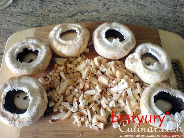 Шампиньоны фаршированные, печёные в фольге