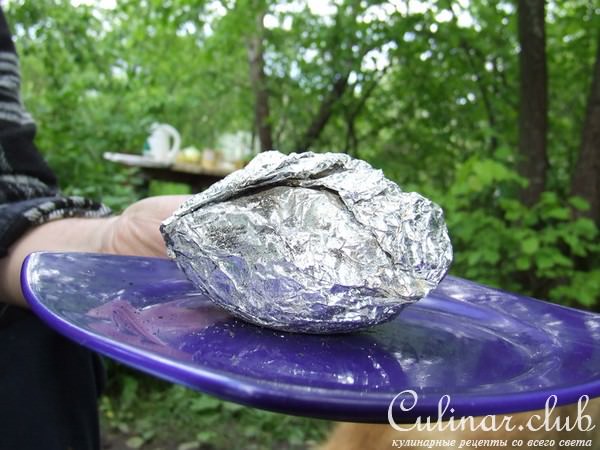 для дачи - картошка с беконом, приготовленная на углях