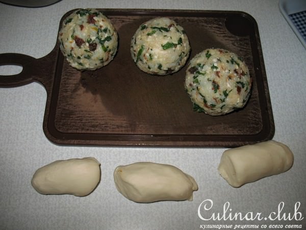 Чуду с брынзой, черемшой и сушеными томатами