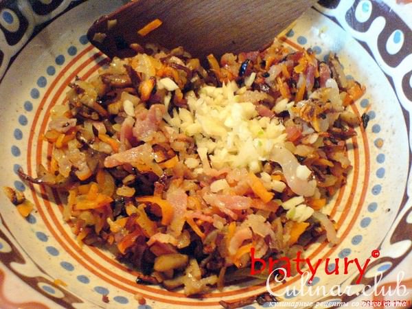 Шампиньоны фаршированные, печёные в фольге