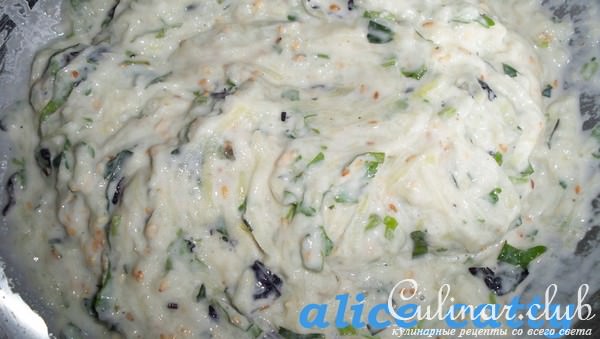 Оладушки из кабачков с зеленью и кунжутом