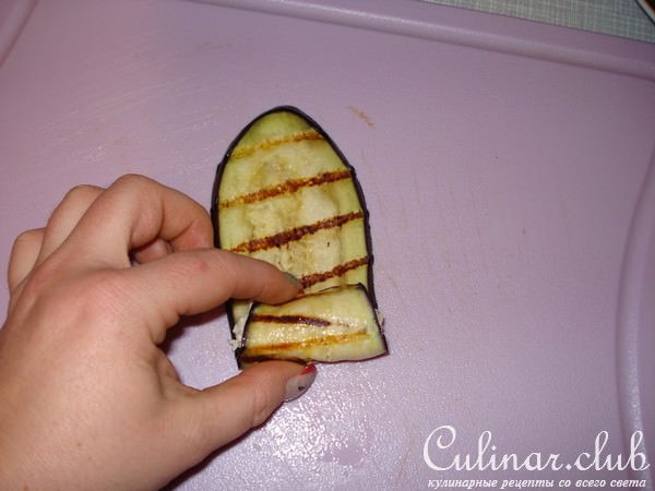 Рулетики из баклажанов с курицей