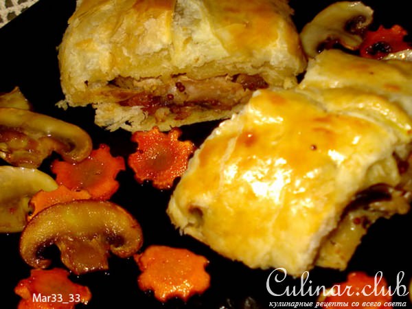 Мясо в слоеном тесте 