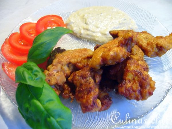 Мясные смужки (полосочки) в луково-йогуртовой оболочке с соусом „Три сыра“