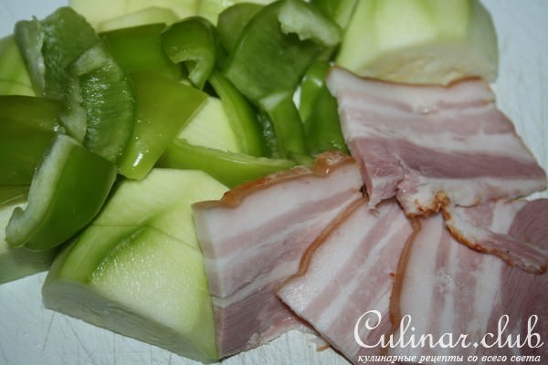 Шашлычки из индейки с овощами и маслинами