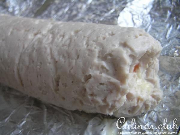 Рулет из индейки с мятным сыром и красным перцем