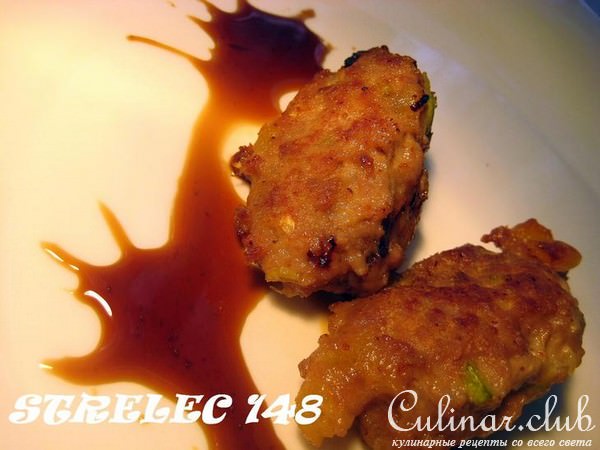 Мини-котлетки с сухофруктами и кабачком.