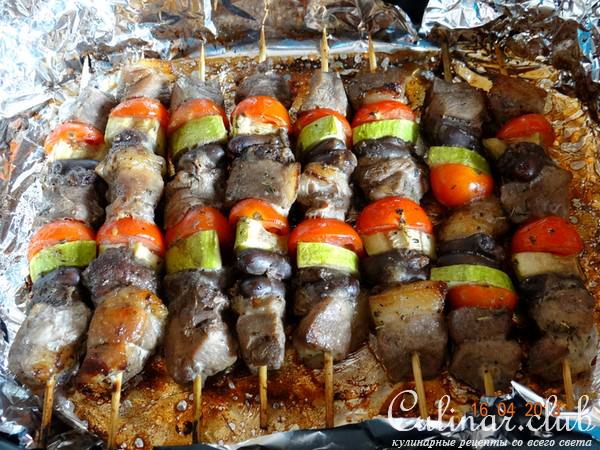 Мини-шашлычок из куриных сердечек и свинины с овощами, маринованный в кисло-сладком маринаде