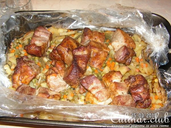 Мясо с овощами в рукаве