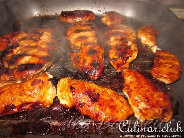 Горячий салат из курицы гриль с кукурузой