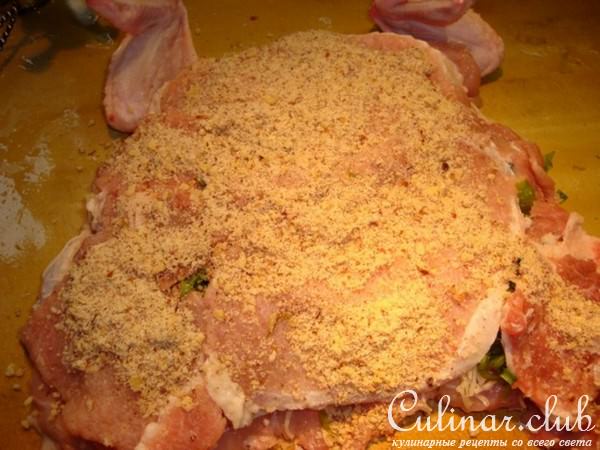 Рулет из курицы и свинины с черносливом